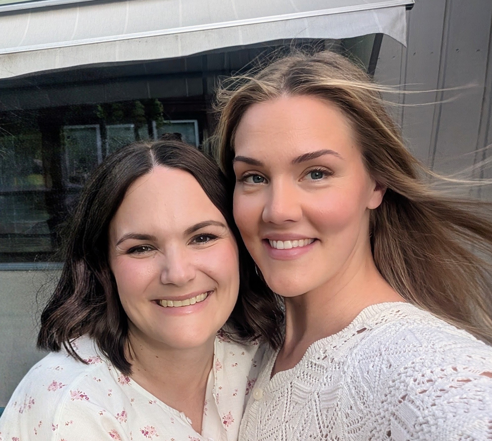 Porträtt av Gabriella och Louise, grundare av Klink & Klang